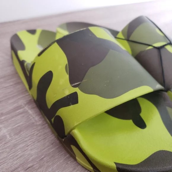 Steve Madden Sofi Camouflage Green slide sandals - Picture 3 of 5